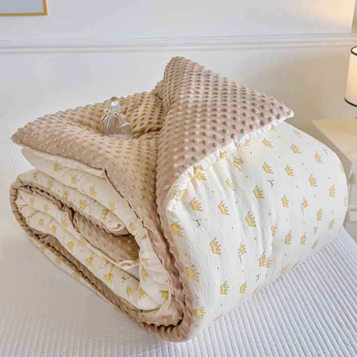 91家纺网 家纺一手货源 找家纺 玛德琳 2025新款A类皱皱纱豆豆绒抗菌保暖被子被芯 小王子