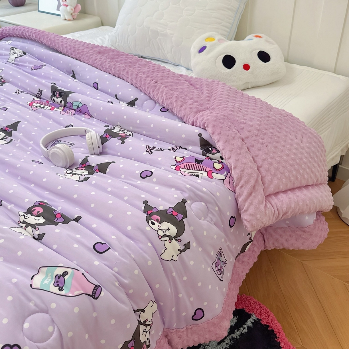 91家纺网 家纺一手货源 找家纺 兜米家居 2025新款三丽鸥针织豆豆绒被纯手工包边卡通立体豆豆绒保暖被子被芯 波点库洛米