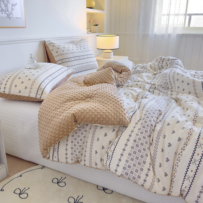 91家纺网 家纺一手货源 找家纺 玛德琳 2025新款A类皱皱纱豆豆绒抗菌保暖被子被芯 倾心