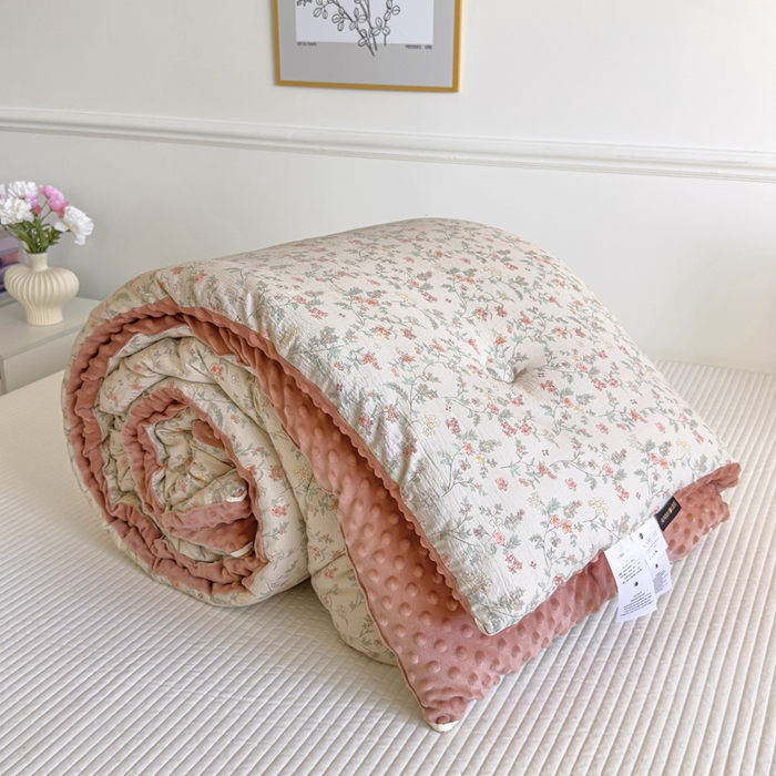 91家纺网 家纺一手货源 找家纺 玛德琳 2025新款A类皱皱纱豆豆绒抗菌保暖被子被芯 茶野