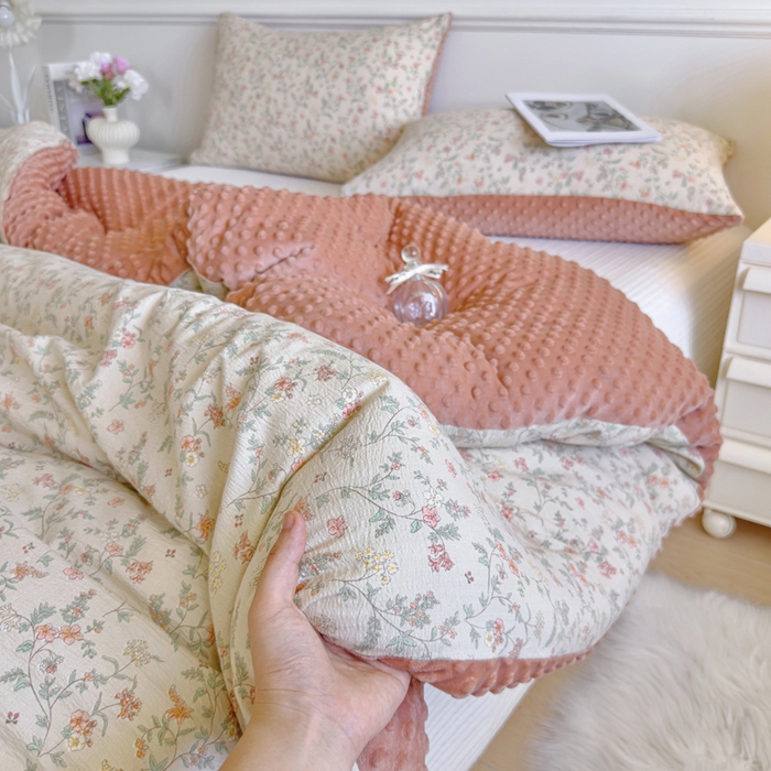 91家纺网 家纺一手货源 找家纺 玛德琳 2025新款A类皱皱纱豆豆绒抗菌保暖被子被芯 茶野