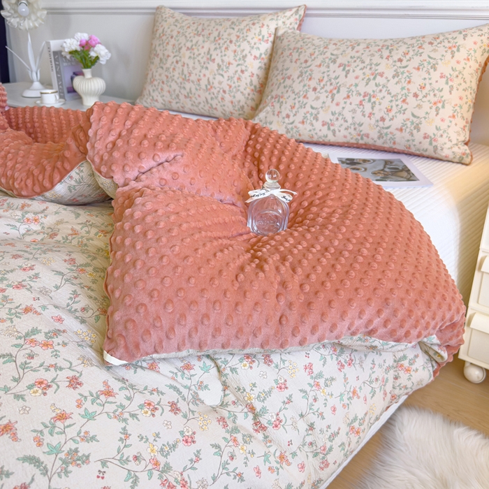 91家纺网 家纺一手货源 找家纺 玛德琳 2025新款A类皱皱纱豆豆绒抗菌保暖被子被芯 茶野