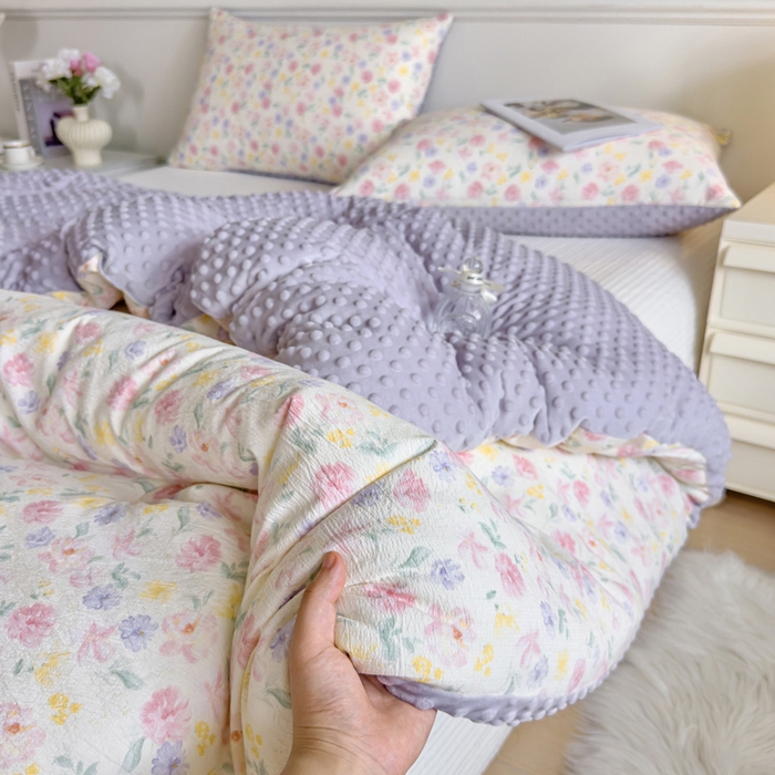 91家纺网 家纺一手货源 找家纺 玛德琳 2025新款A类皱皱纱豆豆绒抗菌保暖被子被芯 紫鸢