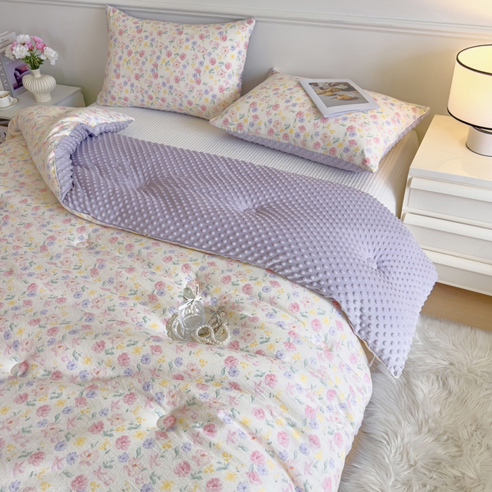 91家纺网 家纺一手货源 找家纺 玛德琳 2025新款A类皱皱纱豆豆绒抗菌保暖被子被芯 紫鸢