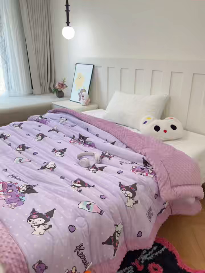 91家纺网 家纺一手货源 找家纺 兜米家居 2025新款三丽鸥针织豆豆绒被纯手工包边卡通立体豆豆绒保暖被子被芯 波点库洛米
