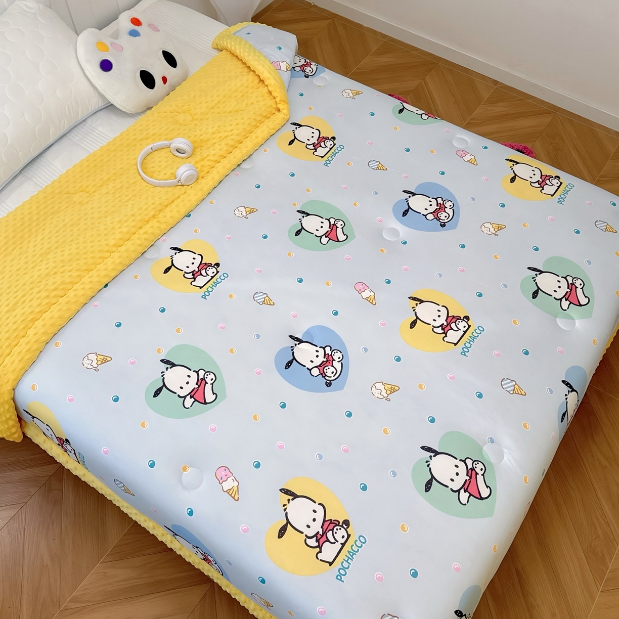 91家纺网 家纺一手货源 找家纺 兜米家居 2025新款三丽鸥针织豆豆绒被纯手工包边卡通立体豆豆绒保暖被子被芯 彩点帕恰狗