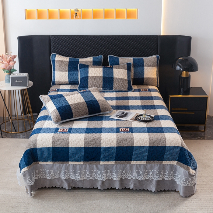 91家纺网 家纺一手货源 找家纺 梓依家纺 2025新款牛奶绒单床裙款蕾丝床盖三件套四件套 蓝白条纹格