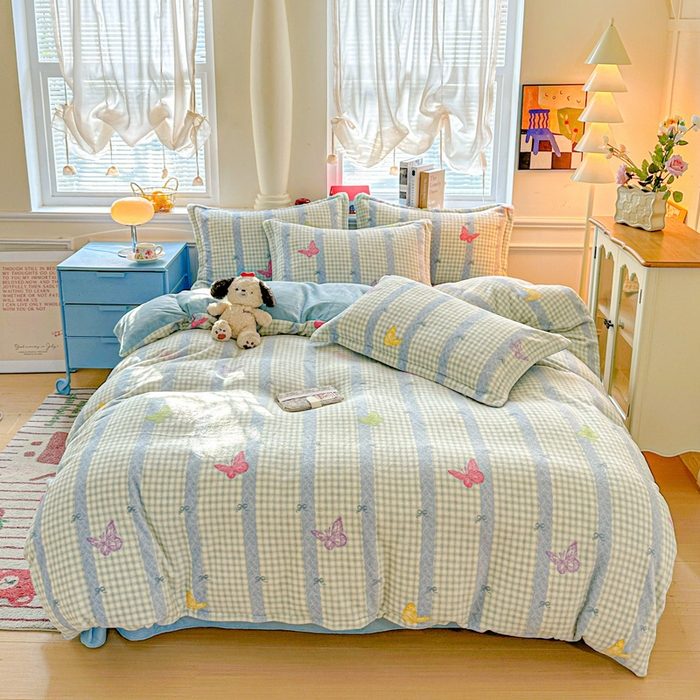 卡普二店 2025新款牛奶绒印花四件套蝶舞格韵