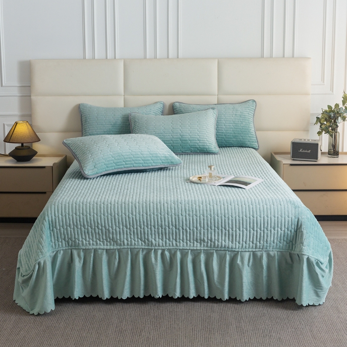 91家纺网 家纺一手货源 找家纺 梓依家纺 2025新款牛奶绒单床裙款蕾丝床盖三件套四件套 海盐蓝