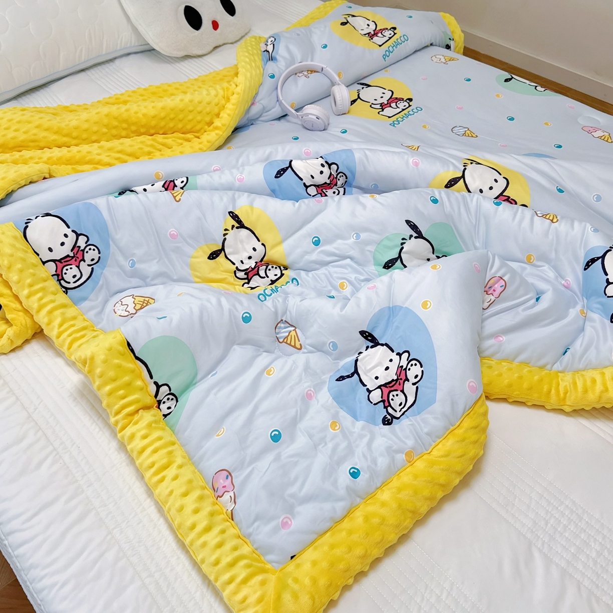 91家纺网 家纺一手货源 找家纺 兜米家居 2025新款三丽鸥针织豆豆绒被纯手工包边卡通立体豆豆绒保暖被子被芯 彩点帕恰狗