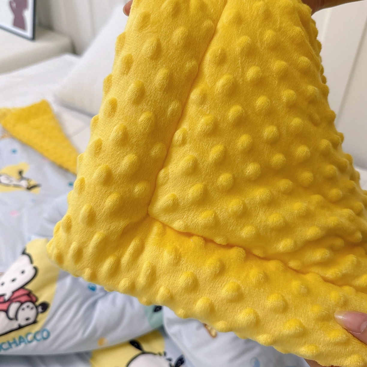 91家纺网 家纺一手货源 找家纺 兜米家居 2025新款三丽鸥针织豆豆绒被纯手工包边卡通立体豆豆绒保暖被子被芯 彩点帕恰狗