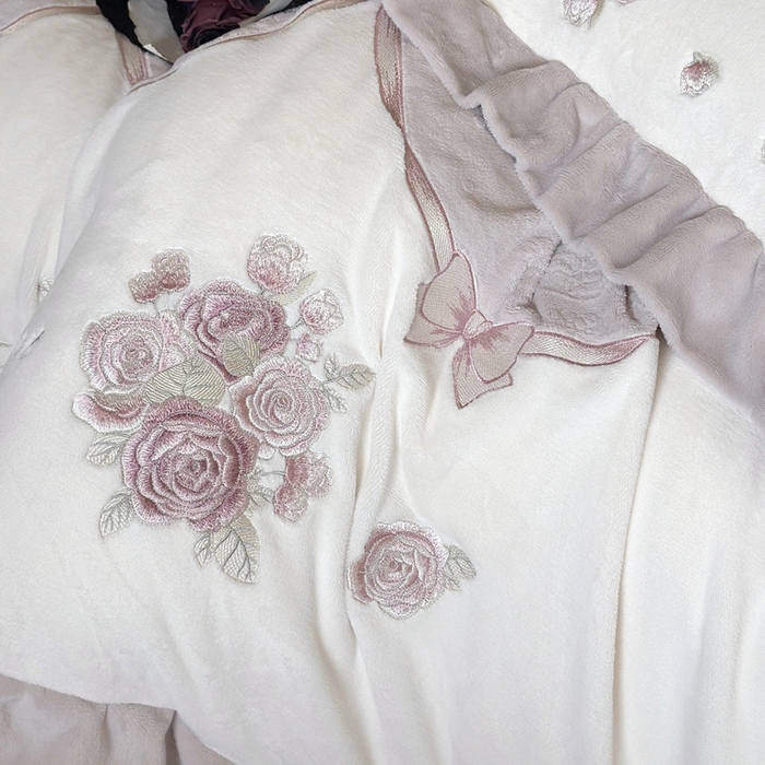 91家纺网 家纺一手货源 找家纺 MIU缪家居 2025新款雕花牛奶绒四件套-南法庄园 暮暮紫