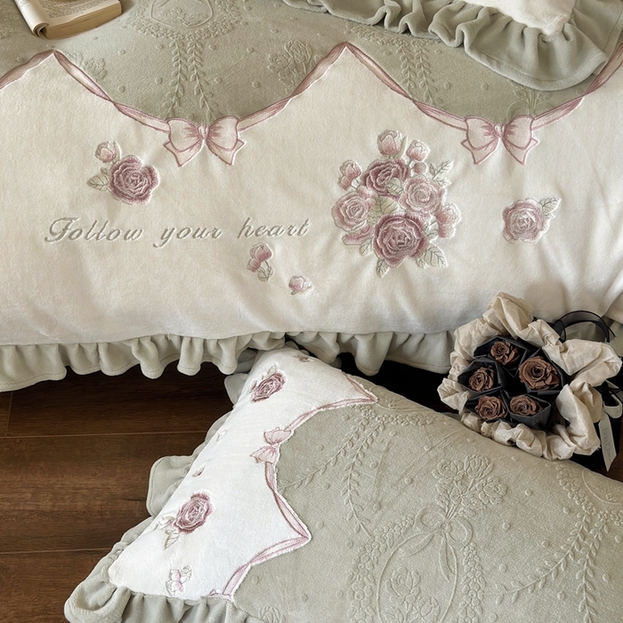 91家纺网 家纺一手货源 找家纺 MIU缪家居 2025新款雕花牛奶绒四件套-南法庄园 青谷绿