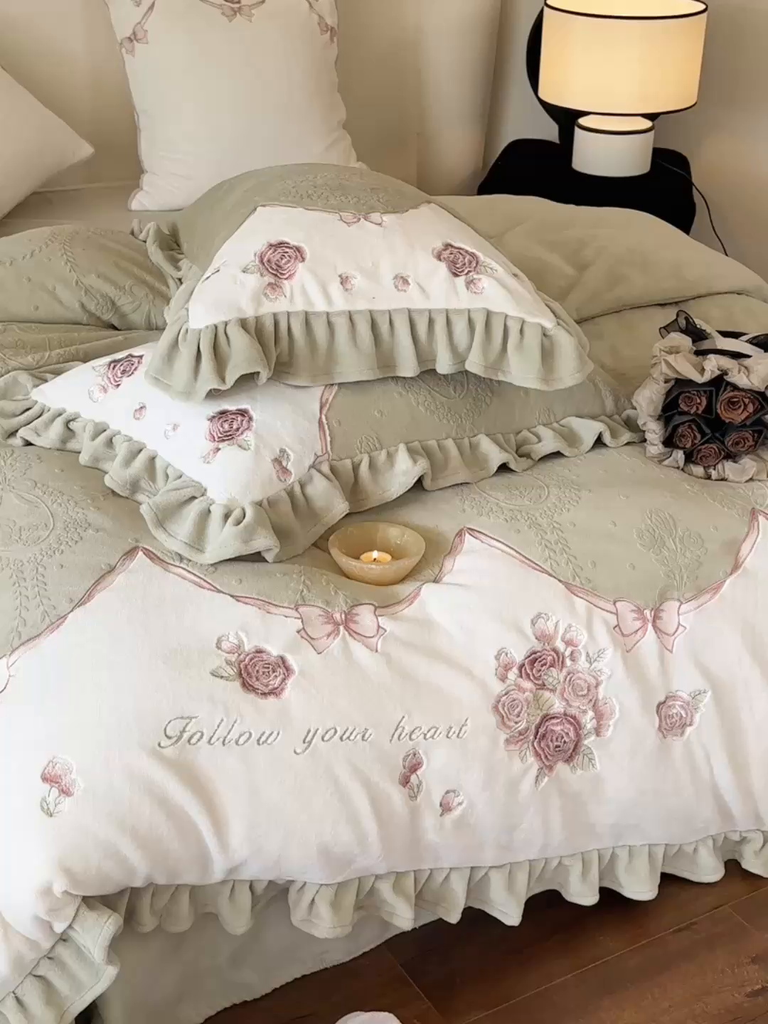 91家纺网 家纺一手货源 找家纺 MIU缪家居 2025新款雕花牛奶绒四件套-南法庄园 青谷绿