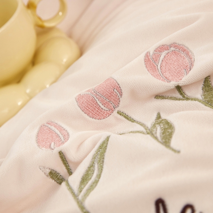 91家纺网 家纺一手货源 找家纺 苏木年华 2025新款婴儿绒高端绣花四件套-郁金香 郁金香-樱花粉