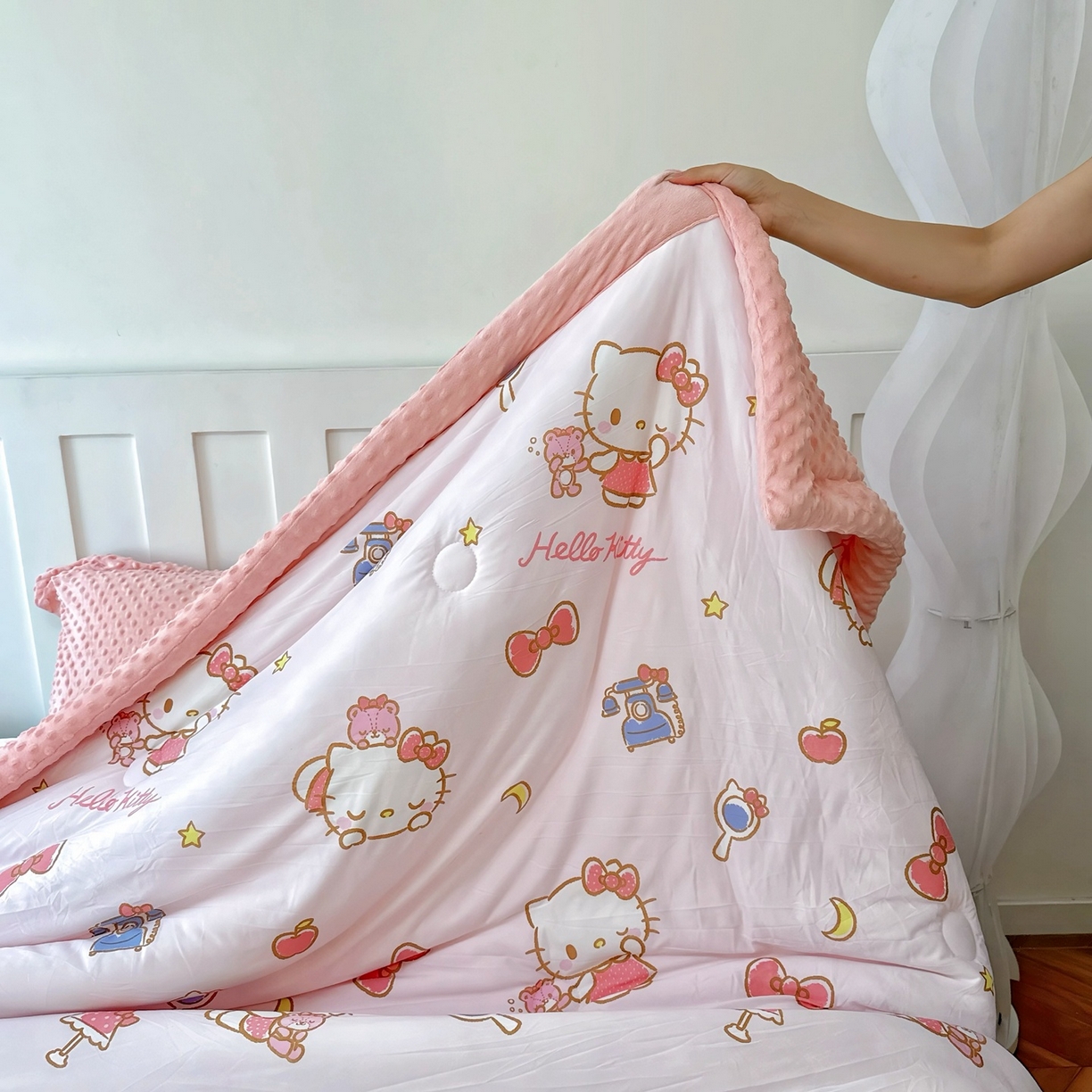 91家纺网 家纺一手货源 找家纺 兜米家居 2025新款三丽鸥针织豆豆绒被纯手工包边卡通立体豆豆绒保暖被子被芯 可爱凯蒂猫