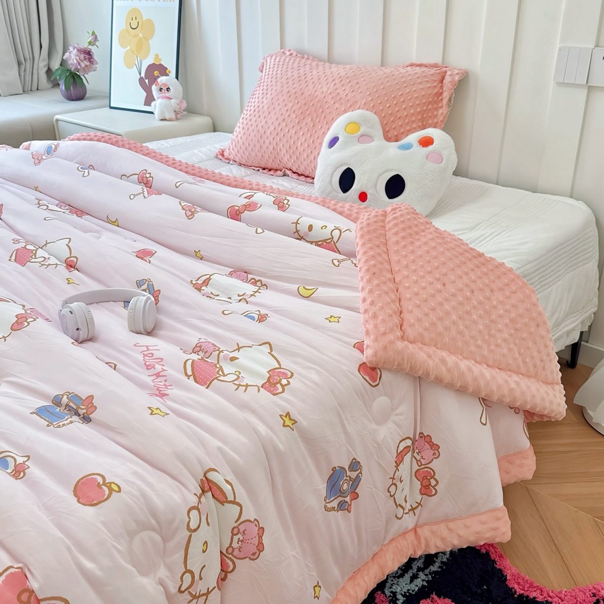 91家纺网 家纺一手货源 找家纺 兜米家居 2025新款三丽鸥针织豆豆绒被纯手工包边卡通立体豆豆绒保暖被子被芯 可爱凯蒂猫