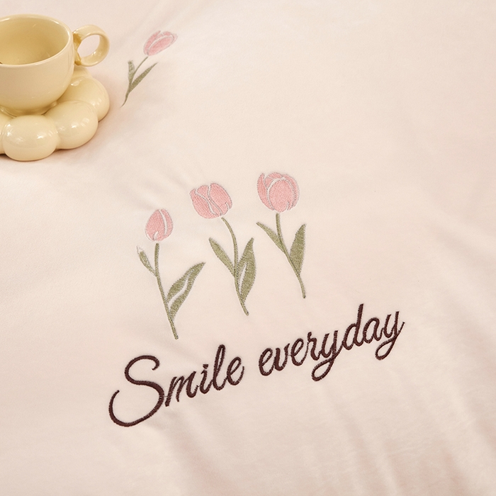 91家纺网 家纺一手货源 找家纺 苏木年华 2025新款婴儿绒高端绣花四件套-郁金香 郁金香-樱花粉