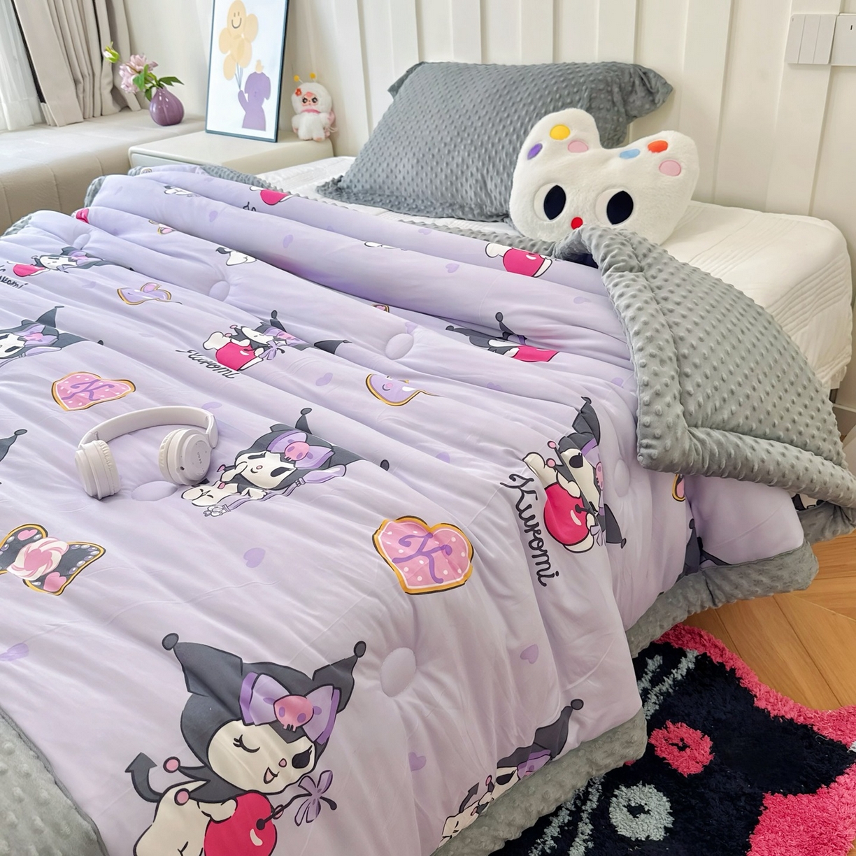 91家纺网 家纺一手货源 找家纺 兜米家居 2025新款三丽鸥针织豆豆绒被纯手工包边卡通立体豆豆绒保暖被子被芯 苹果库洛米