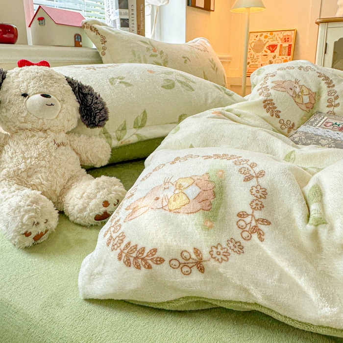 91家纺网 家纺一手货源 找家纺 卡普二店 2025新款牛奶绒印花四件套森林小兔