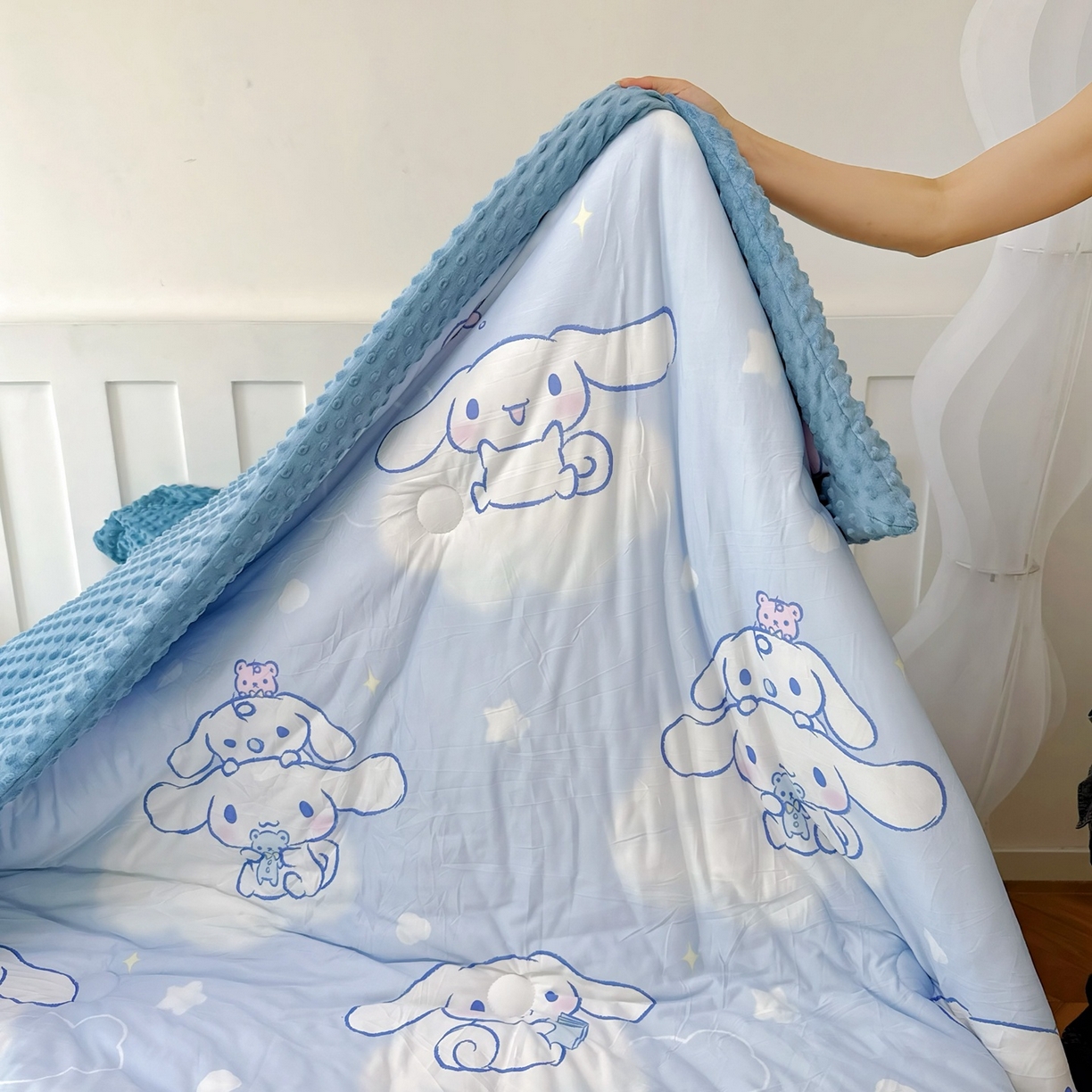 91家纺网 家纺一手货源 找家纺 兜米家居 2025新款三丽鸥针织豆豆绒被纯手工包边卡通立体豆豆绒保暖被子被芯 云朵玉桂狗