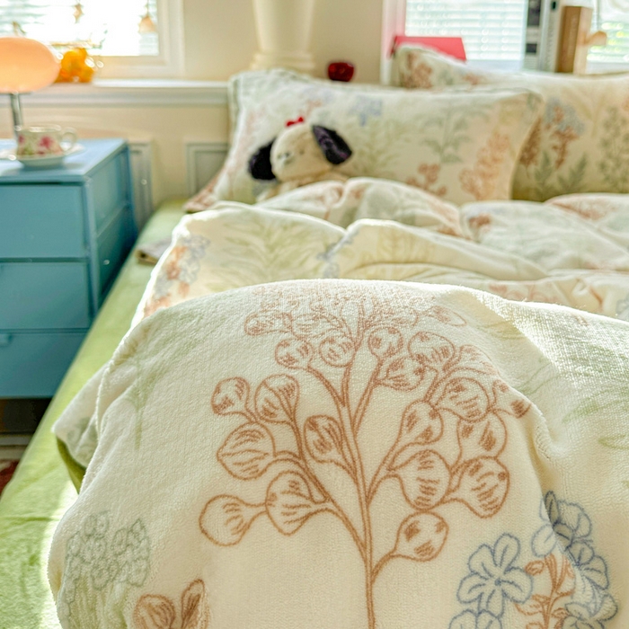 91家纺网 家纺一手货源 找家纺 卡普二店 2025新款牛奶绒印花四件套幽兰花谷