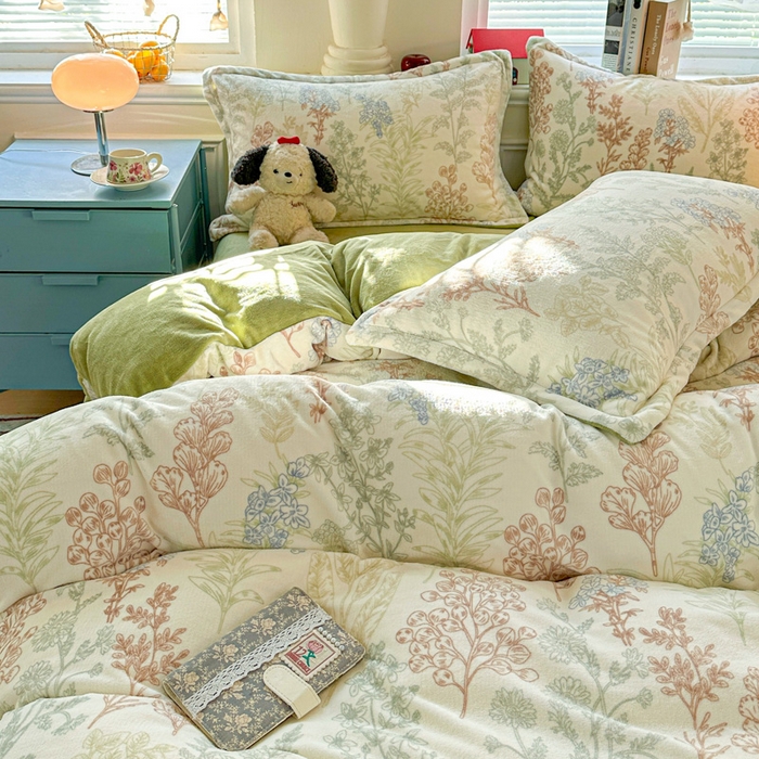 91家纺网 家纺一手货源 找家纺 卡普二店 2025新款牛奶绒印花四件套幽兰花谷