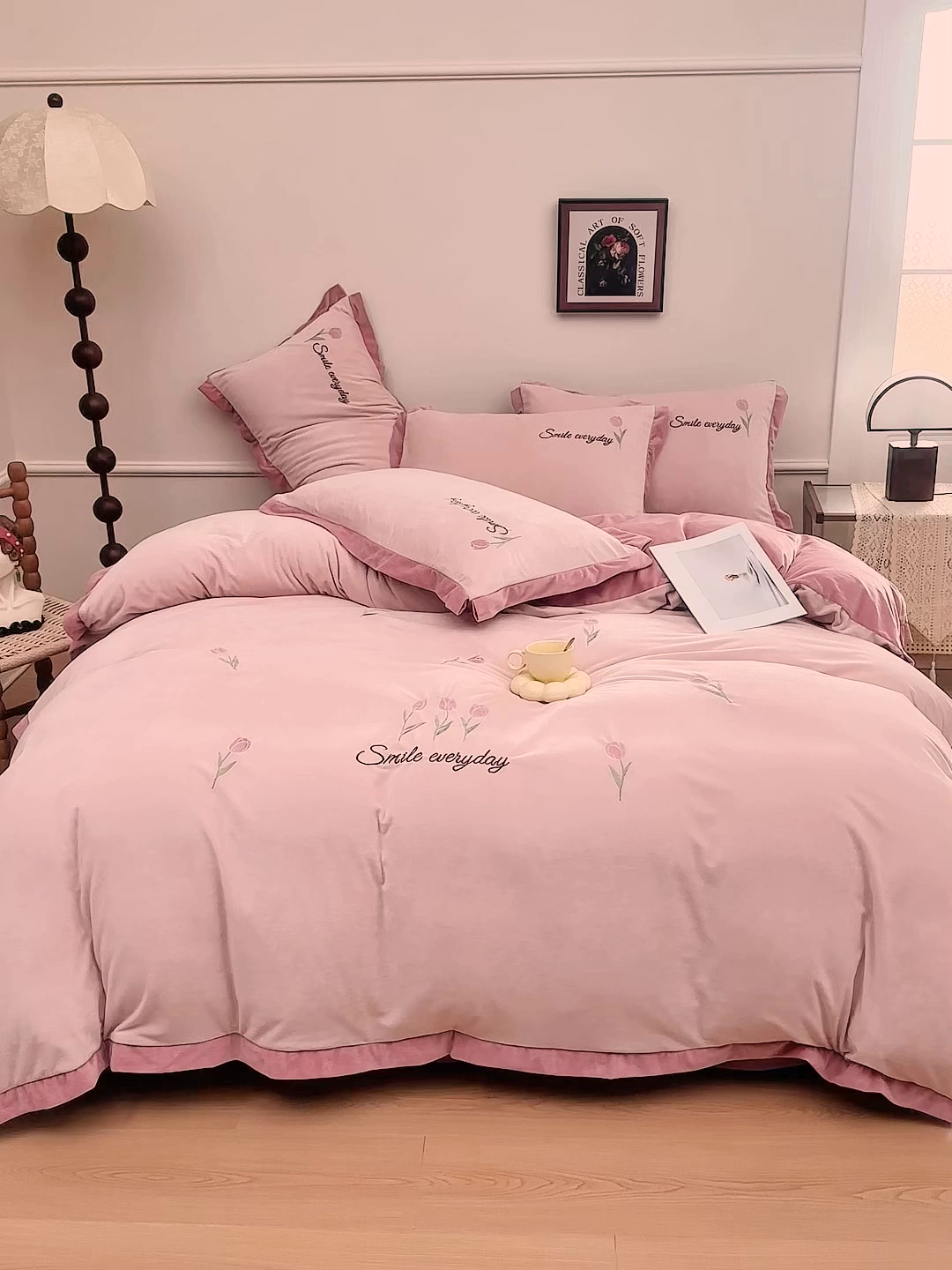 91家纺网 家纺一手货源 找家纺 苏木年华 2025新款婴儿绒高端绣花四件套-郁金香 郁金香-豆沙红