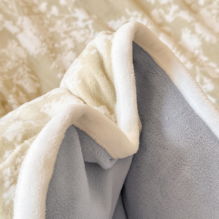 91家纺网 家纺一手货源 找家纺 亿品家纺 2025新款八斤立体雕花牛奶绒四件套 画意枝头【芥末绿】