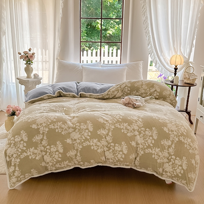 91家纺网 家纺一手货源 找家纺 亿品家纺 2025新款八斤立体雕花牛奶绒四件套 画意枝头【芥末绿】