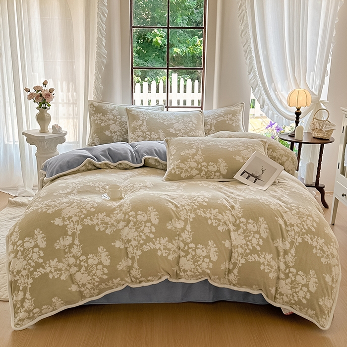 91家纺网 家纺一手货源 找家纺 亿品家纺 2025新款八斤立体雕花牛奶绒四件套 画意枝头【芥末绿】