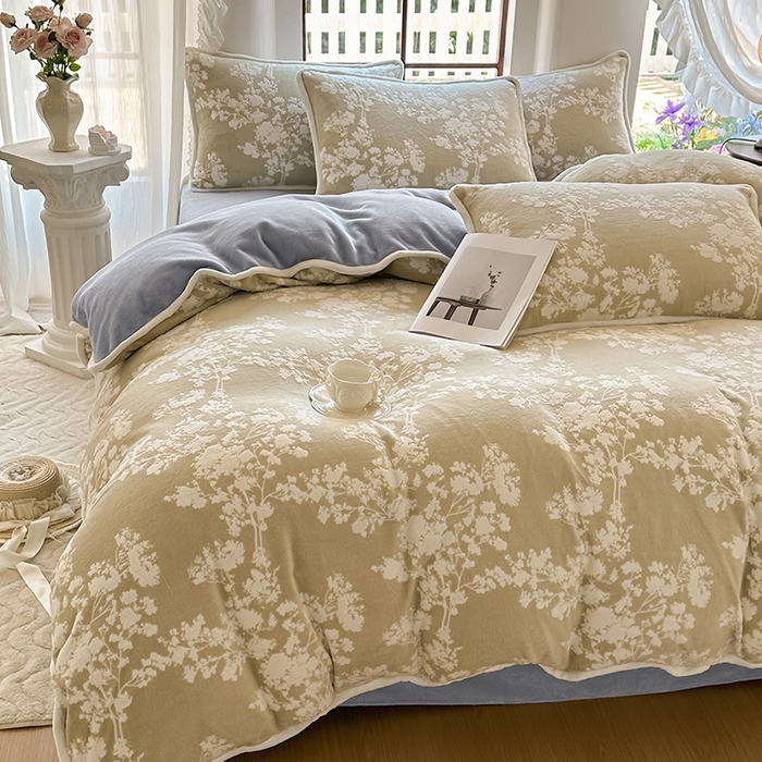 91家纺网 家纺一手货源 找家纺 亿品家纺 2025新款八斤立体雕花牛奶绒四件套 画意枝头【芥末绿】