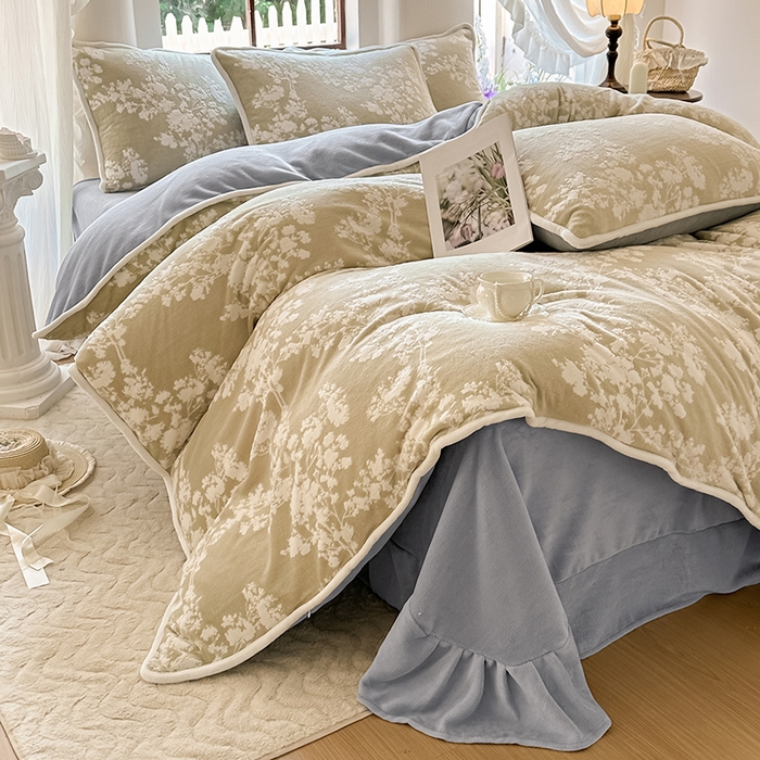 91家纺网 家纺一手货源 找家纺 亿品家纺 2025新款八斤立体雕花牛奶绒四件套 画意枝头【芥末绿】