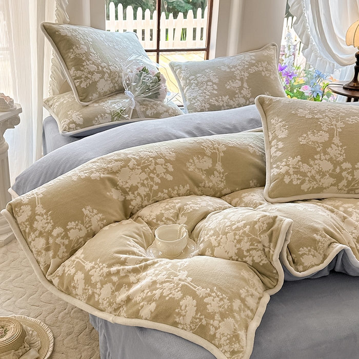 91家纺网 家纺一手货源 找家纺 （总）亿品家纺 2025新款八斤立体雕花牛奶绒四件套