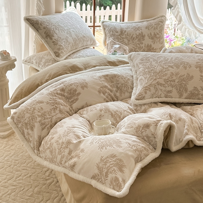 91家纺网 家纺一手货源 找家纺 （总）亿品家纺 2025新款八斤立体雕花牛奶绒四件套