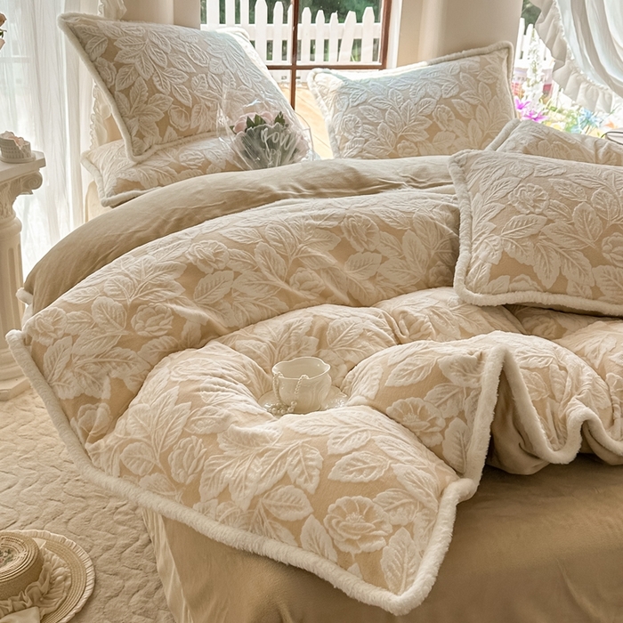 91家纺网 家纺一手货源 找家纺 （总）亿品家纺 2025新款八斤立体雕花牛奶绒四件套