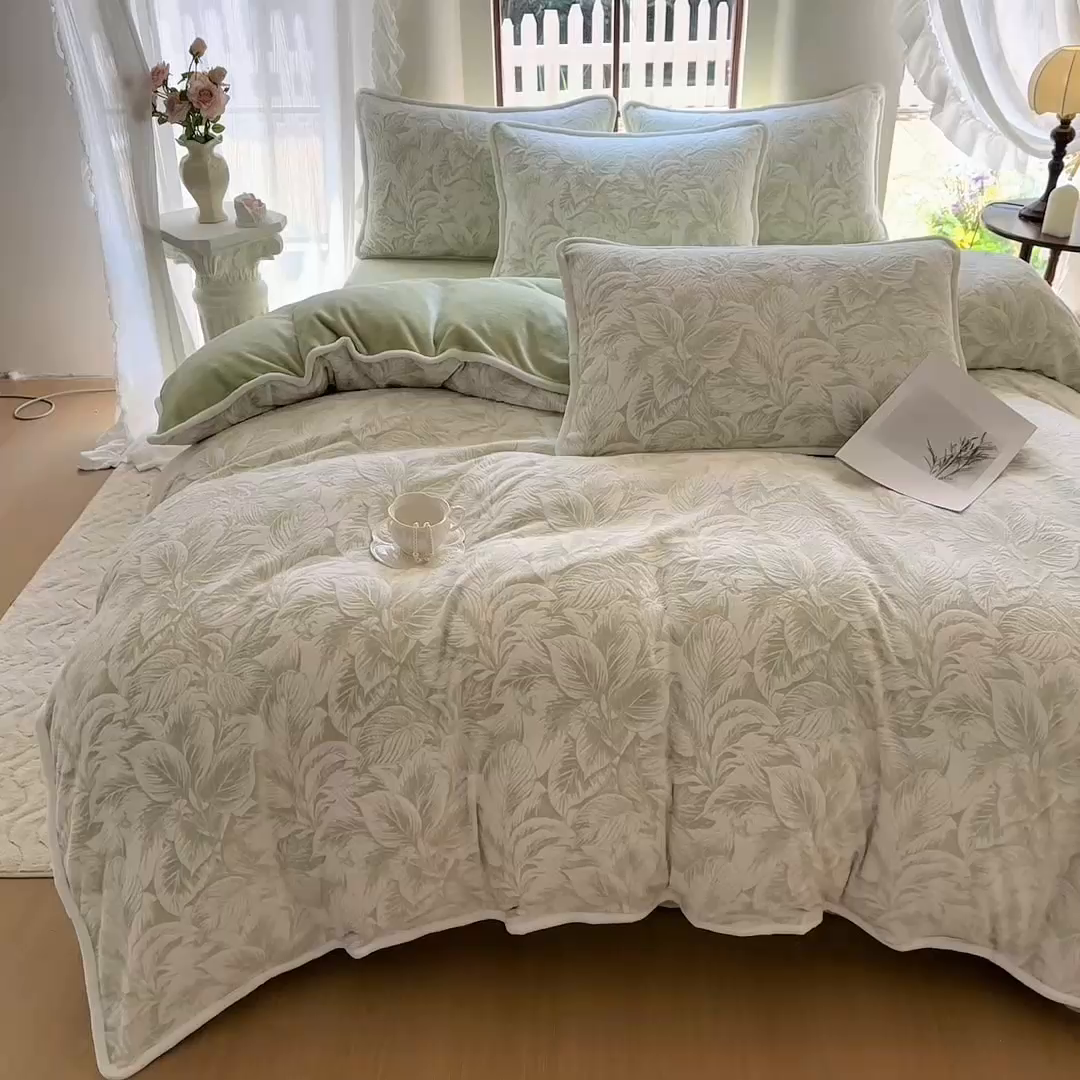 91家纺网 家纺一手货源 找家纺 亿品家纺 2025新款八斤立体雕花牛奶绒四件套 暮云春叶【绿】