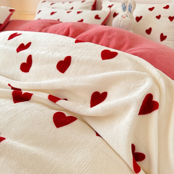 91家纺网 家纺一手货源 找家纺 卡普二店 2024新款牛奶绒印花单被套爱意满满