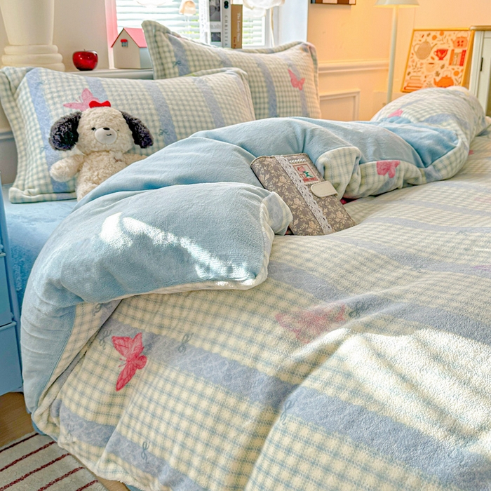 91家纺网 家纺一手货源 找家纺 卡普二店 2024新款牛奶绒印花单被套蝶舞格韵