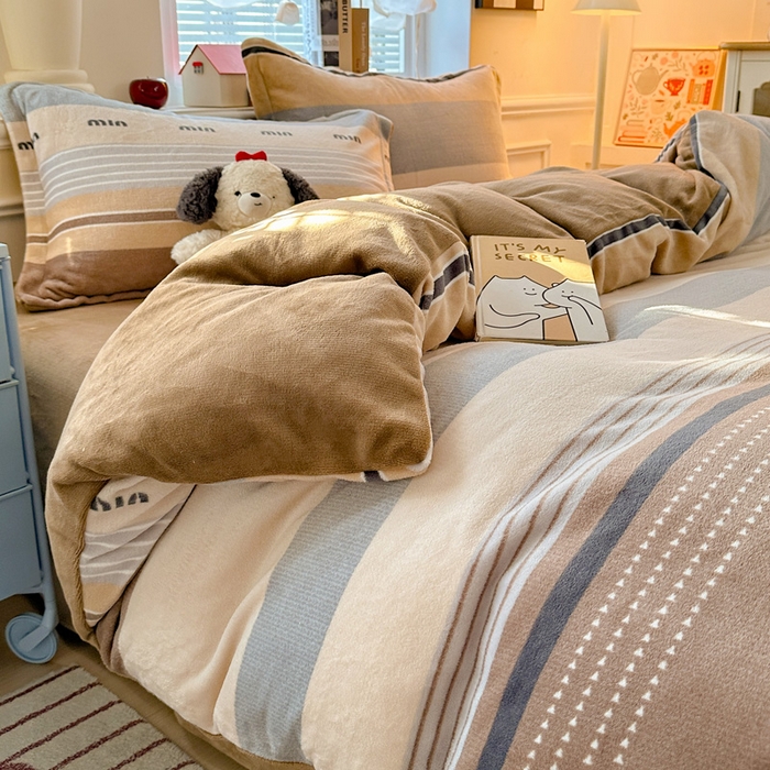 91家纺网 家纺一手货源 找家纺 卡普二店 2024新款牛奶绒印花单被套米兰风尚