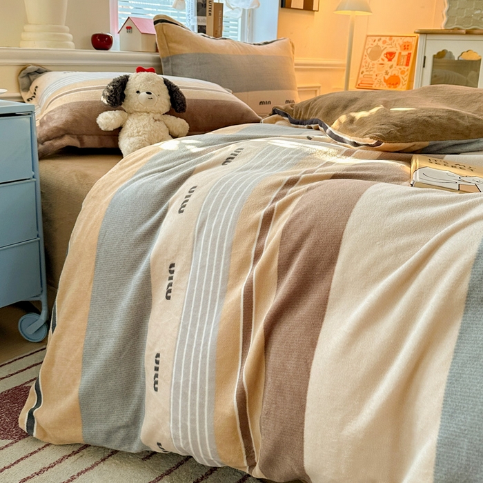 91家纺网 家纺一手货源 找家纺 卡普二店 2024新款牛奶绒印花单被套米兰风尚