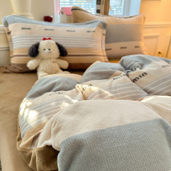 91家纺网 家纺一手货源 找家纺 卡普二店 2024新款牛奶绒印花单被套米兰风尚