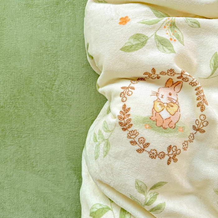 91家纺网 家纺一手货源 找家纺 卡普二店 2024新款牛奶绒印花单被套森林小兔