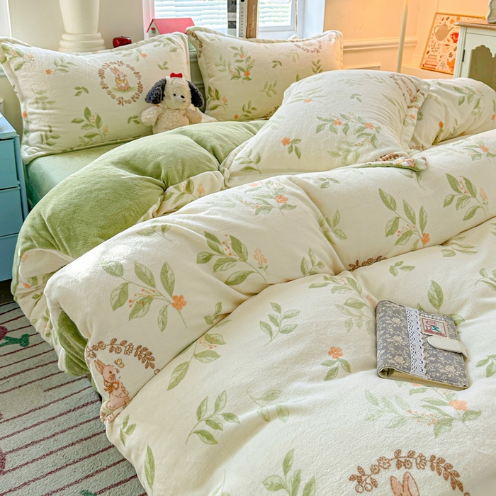91家纺网 家纺一手货源 找家纺 卡普二店 2024新款牛奶绒印花单被套森林小兔