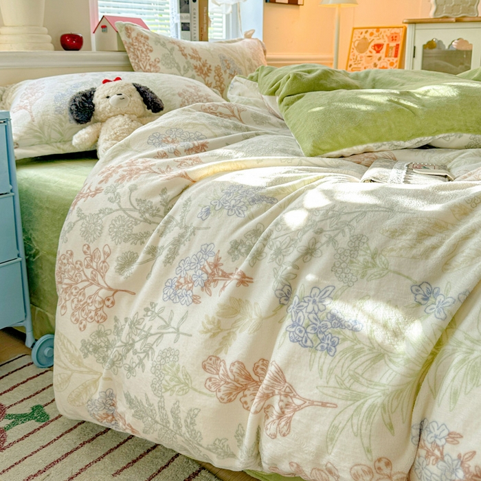 91家纺网 家纺一手货源 找家纺 卡普二店 2024新款牛奶绒印花单被套幽兰花谷