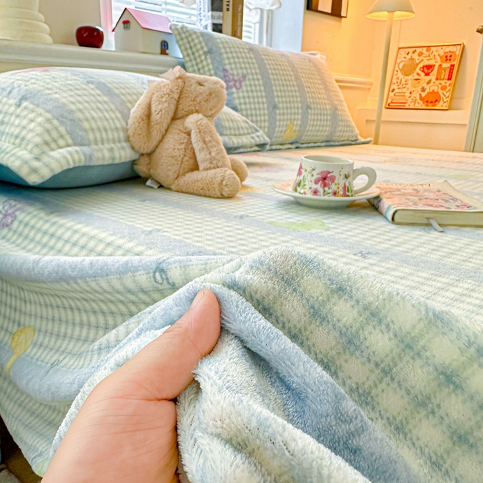 91家纺网 家纺一手货源 找家纺 卡普二店 2024新款牛奶绒印花单床单蝶舞格韵