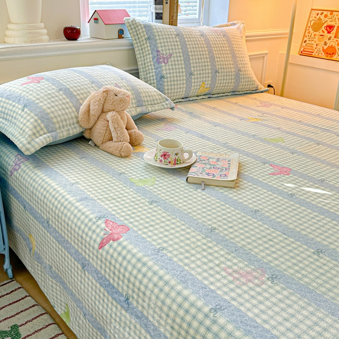 91家纺网 家纺一手货源 找家纺 卡普二店 2024新款牛奶绒印花单床单蝶舞格韵