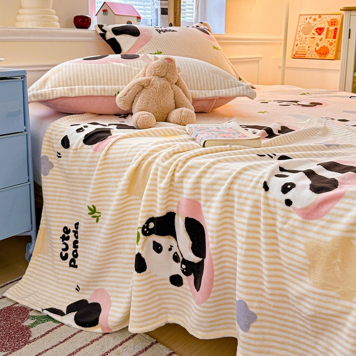 91家纺网 家纺一手货源 找家纺 卡普二店 2024新款牛奶绒印花单床单粉熊猫