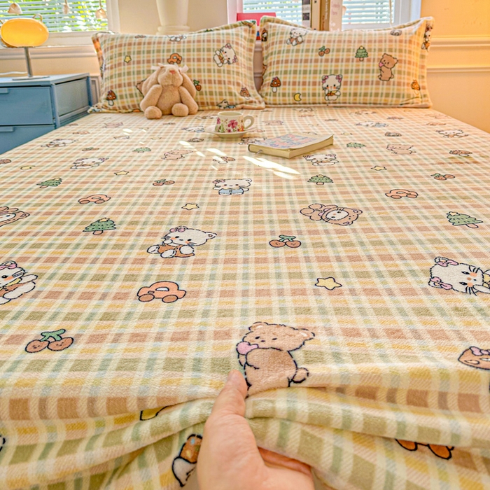 91家纺网 家纺一手货源 找家纺 卡普二店 2024新款牛奶绒印花单床单凯蒂乐园