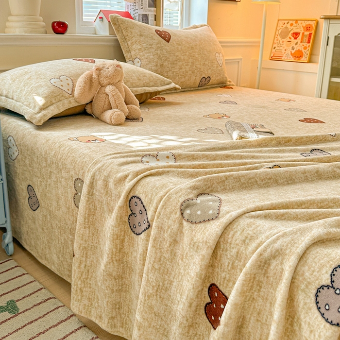 91家纺网 家纺一手货源 找家纺 卡普二店 2024新款牛奶绒印花单床单萌萌熊